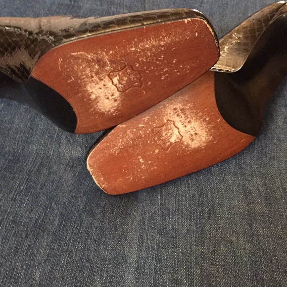 Stuart Weitzman pump. Charcoal patent. Size 10 - Picture 4 of 7